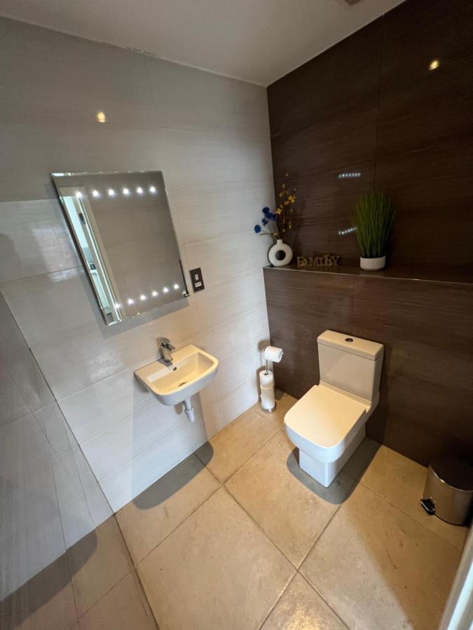 Вилла 3Bed Flat 3Wc And Great Location Near Excel City Airport O2 And Canning Town Station Лондон Экстерьер фото